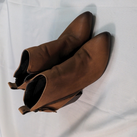 Shoes - Steve Madden / Jaydun pointed toe ankle boots color/material Leather  size - 8